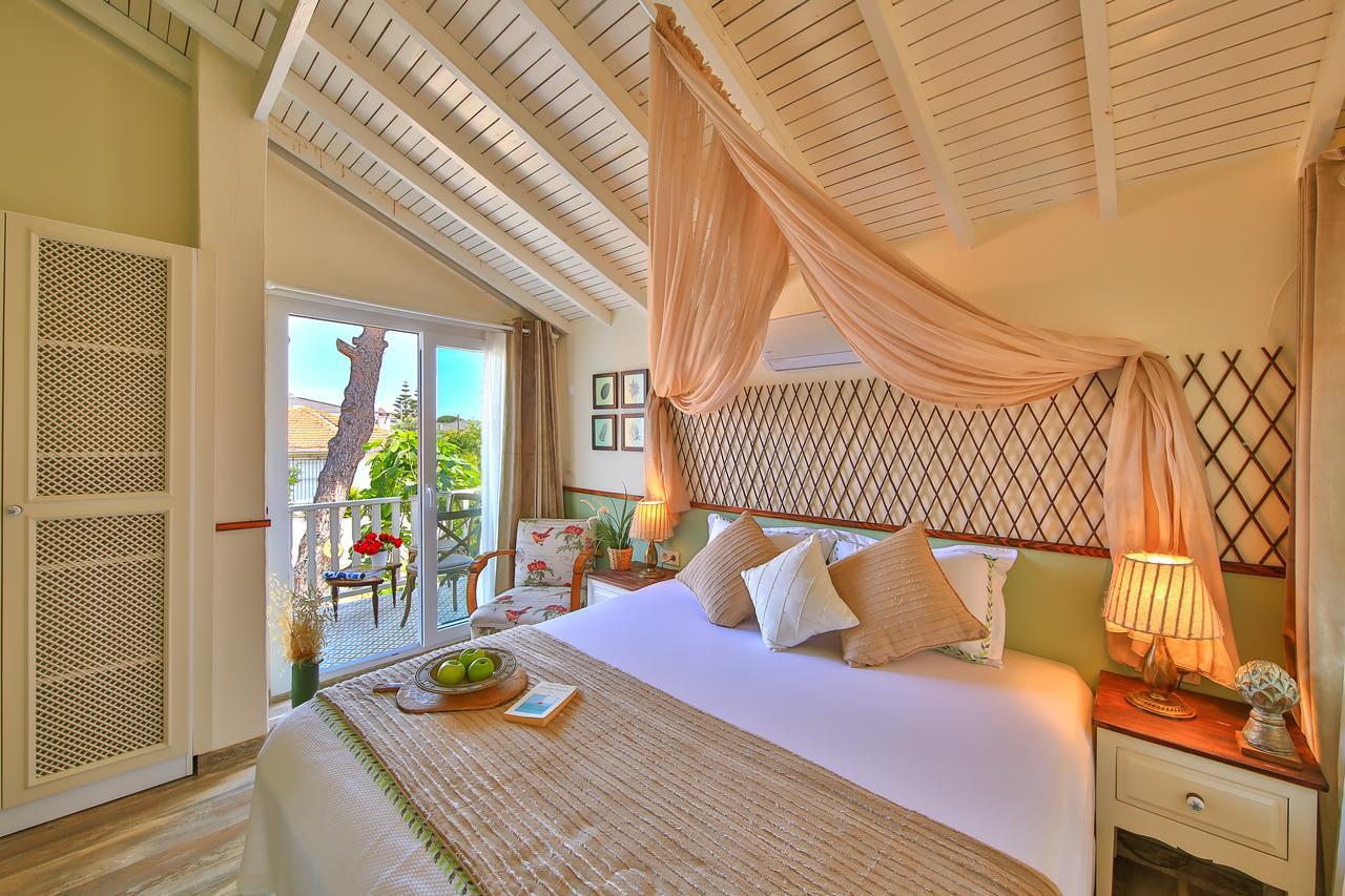 Palas Ilica Çeşme Exteriör bild