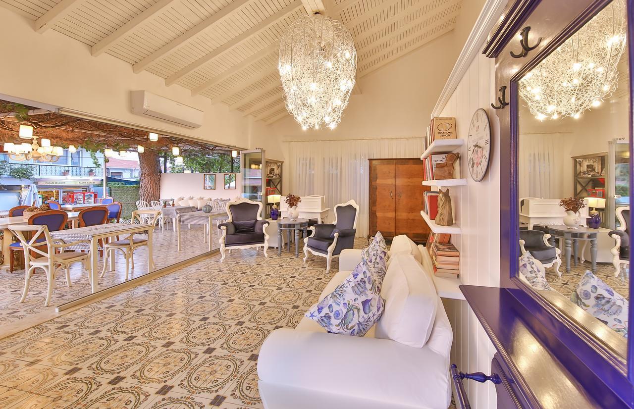 Palas Ilica Çeşme Exteriör bild