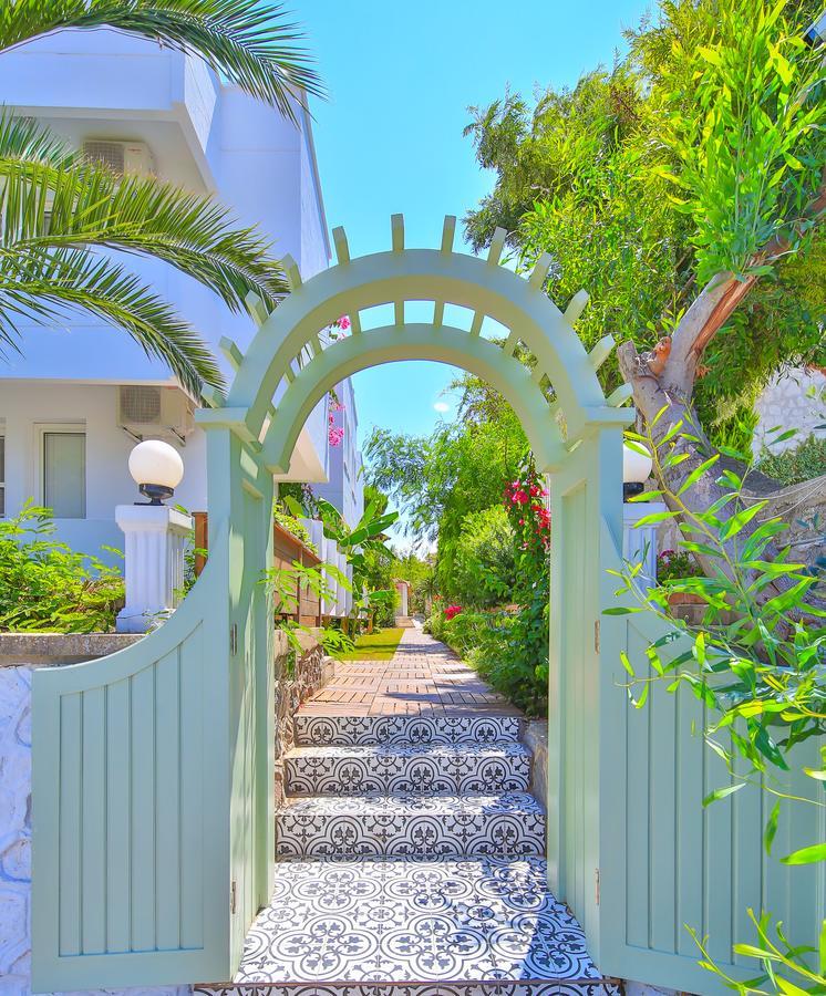 Palas Ilica Çeşme Exteriör bild