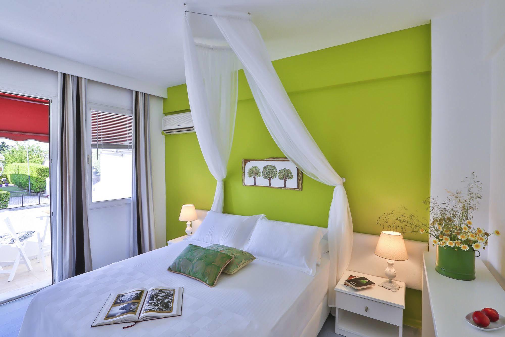 Palas Ilica Çeşme Exteriör bild
